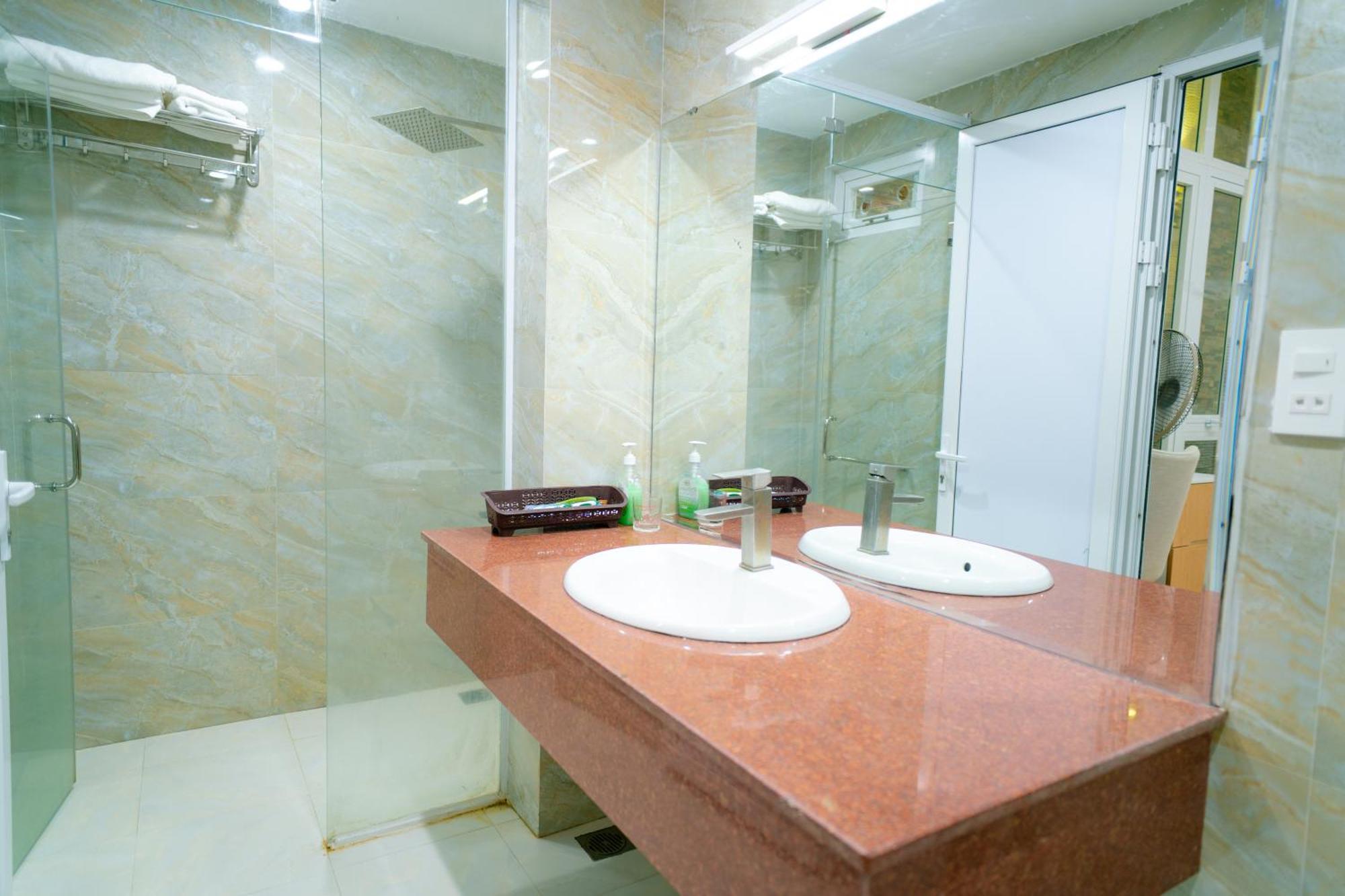 Khach San Minh Long Hotel Tuy Hoa Exterior photo